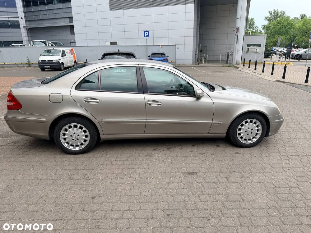 Mercedes-Benz E-Class 2004 photo 3