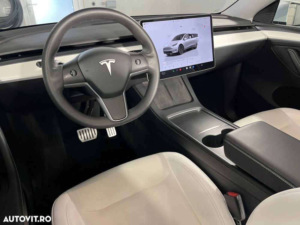 Tesla Model Y AWD Performance - 12