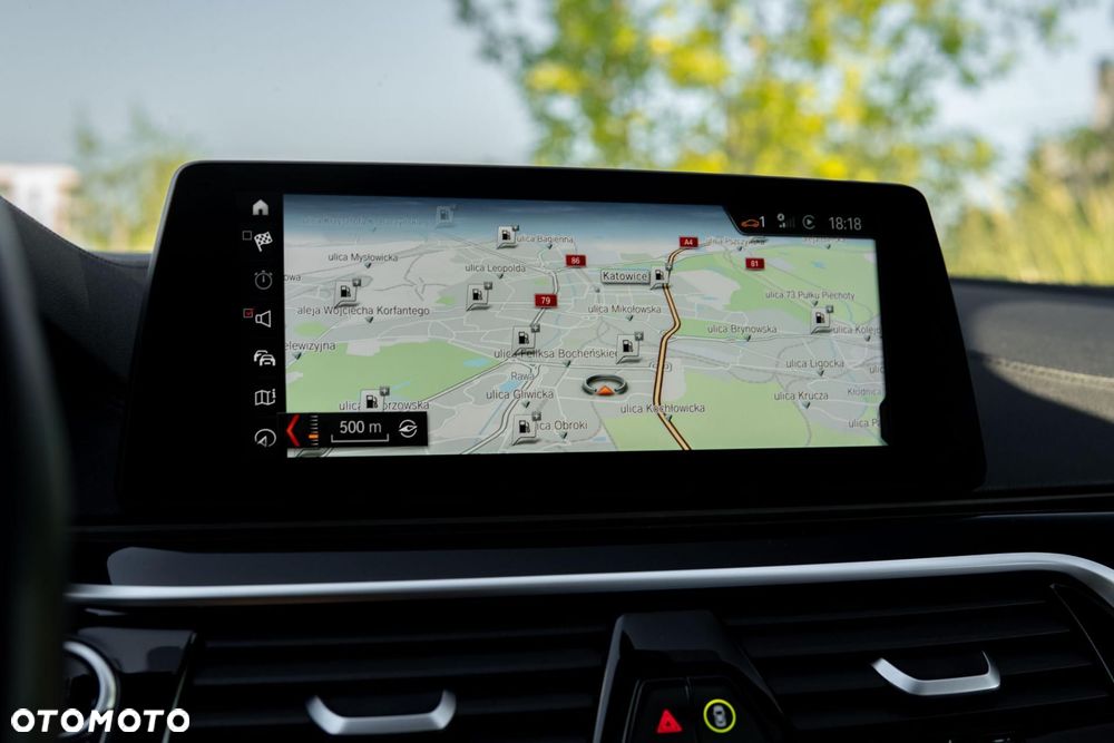 BMW Seria 5 M550i xDrive sport - 24