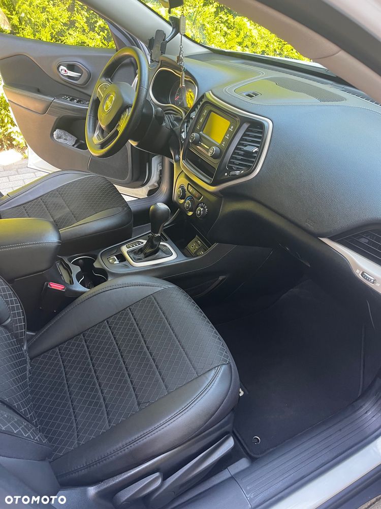 Jeep Cherokee - 12