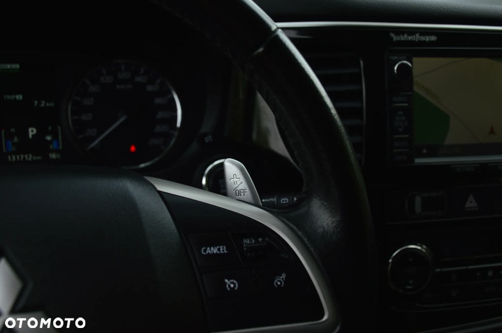 Mitsubishi Outlander 2.0 Intense + Navi 4WD CVT - 27