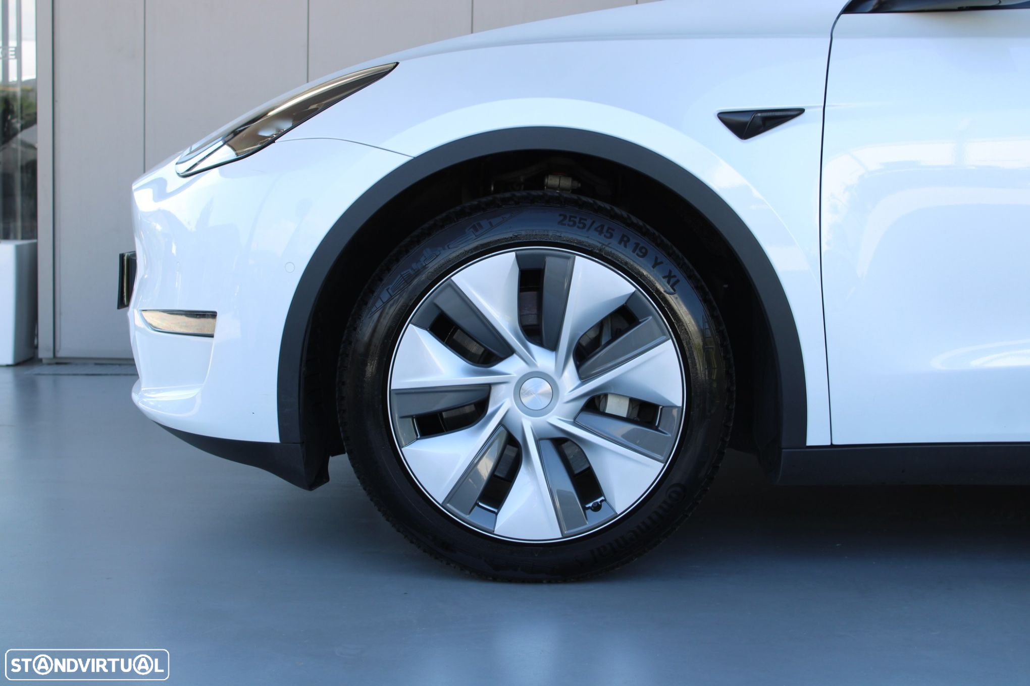 Tesla Model Y Long Range Dual Motor AWD - 22