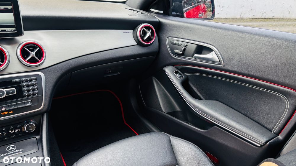 Mercedes-Benz CLA 250 4Matic 7G-DCT AMG Line - 14
