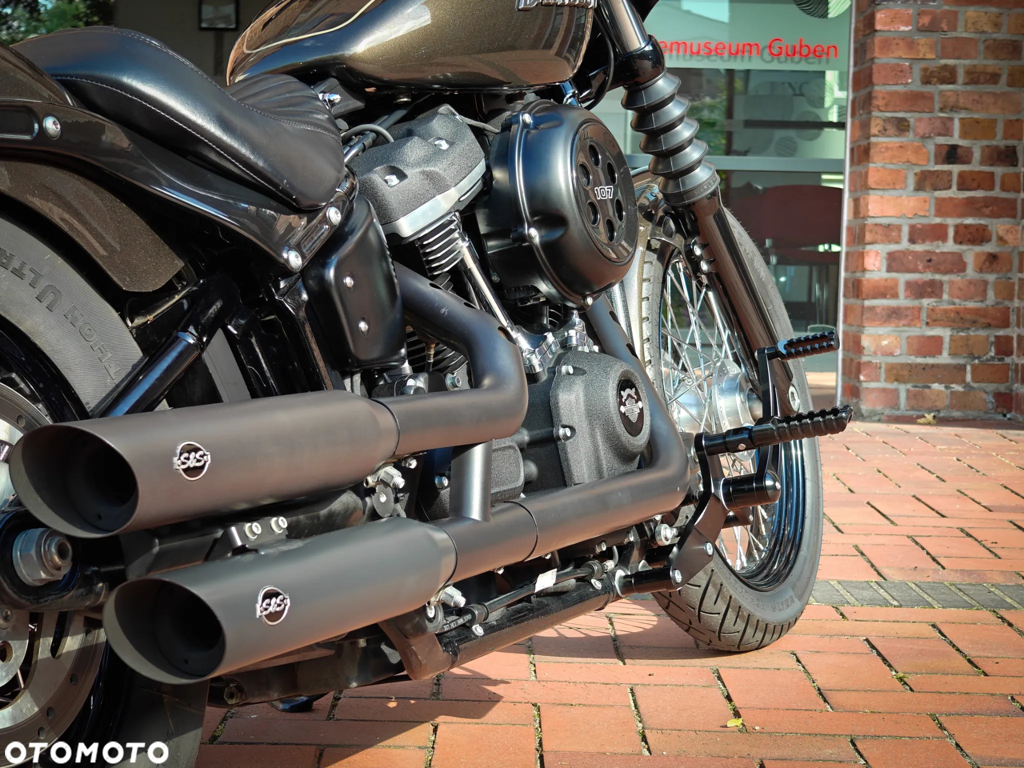 Harley-Davidson Softail Street Bob - 14
