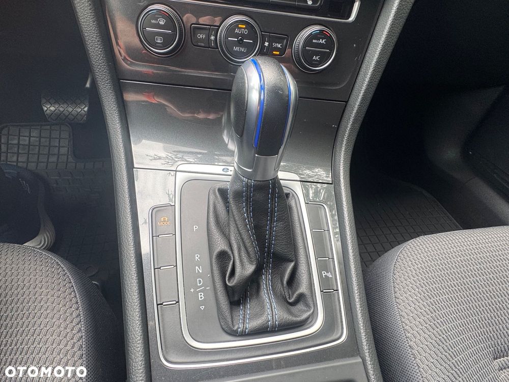Volkswagen Golf - 30