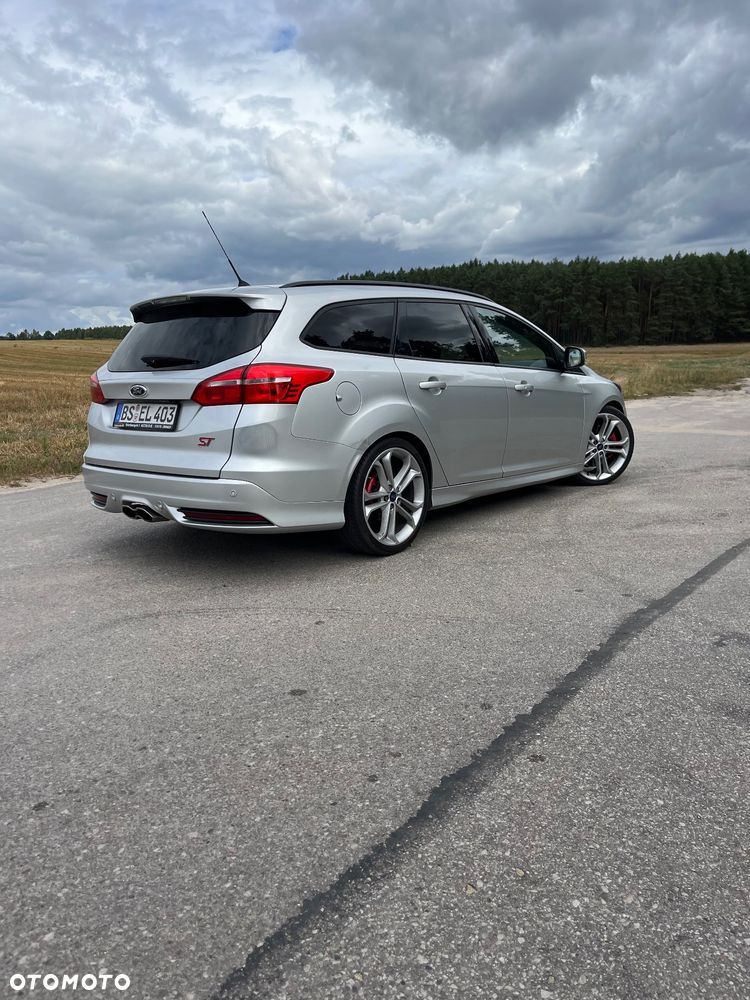 Ford Focus 2.0 EcoBoost ST - 8