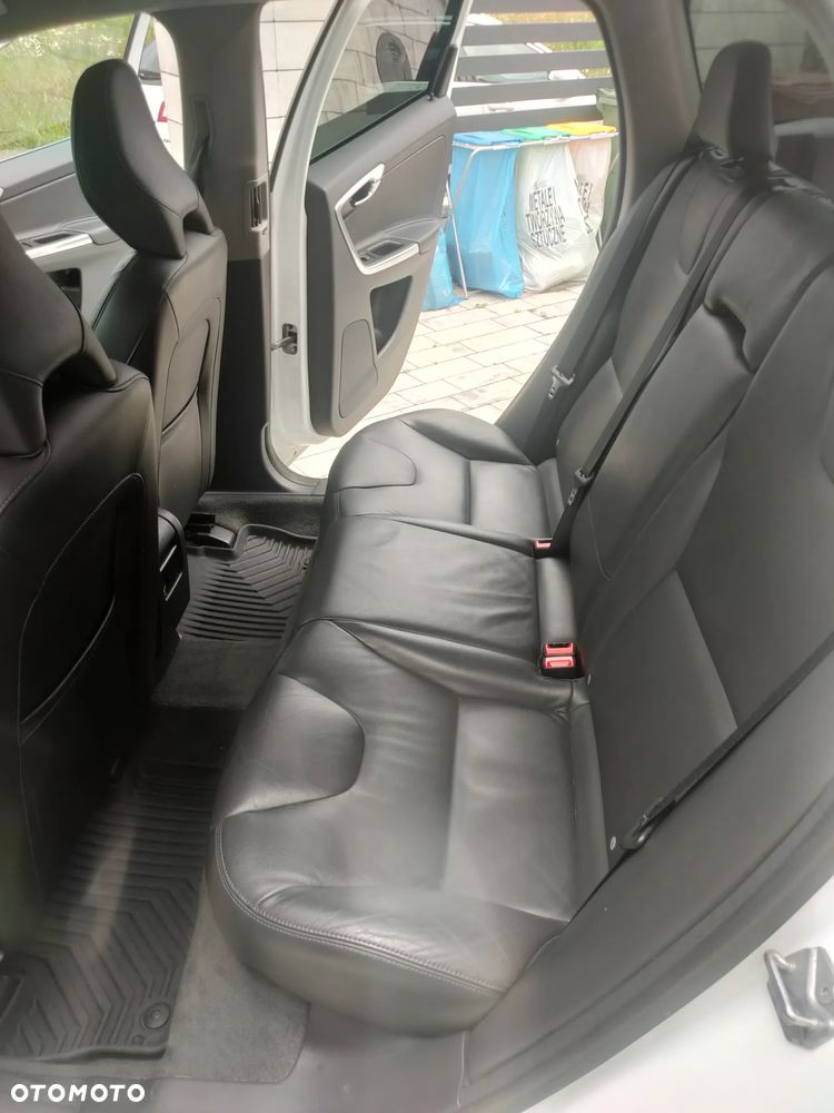 Volvo XC 60 D3 Drive-E Momentum - 28