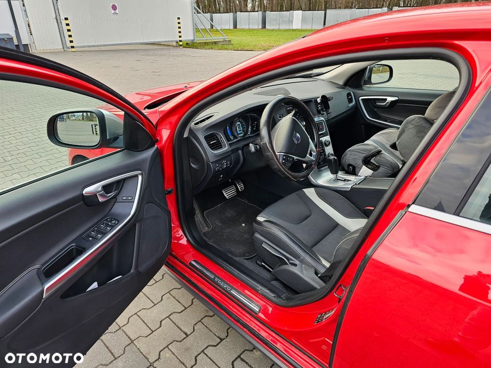 Volvo V60 T6 AWD R-Design - 10