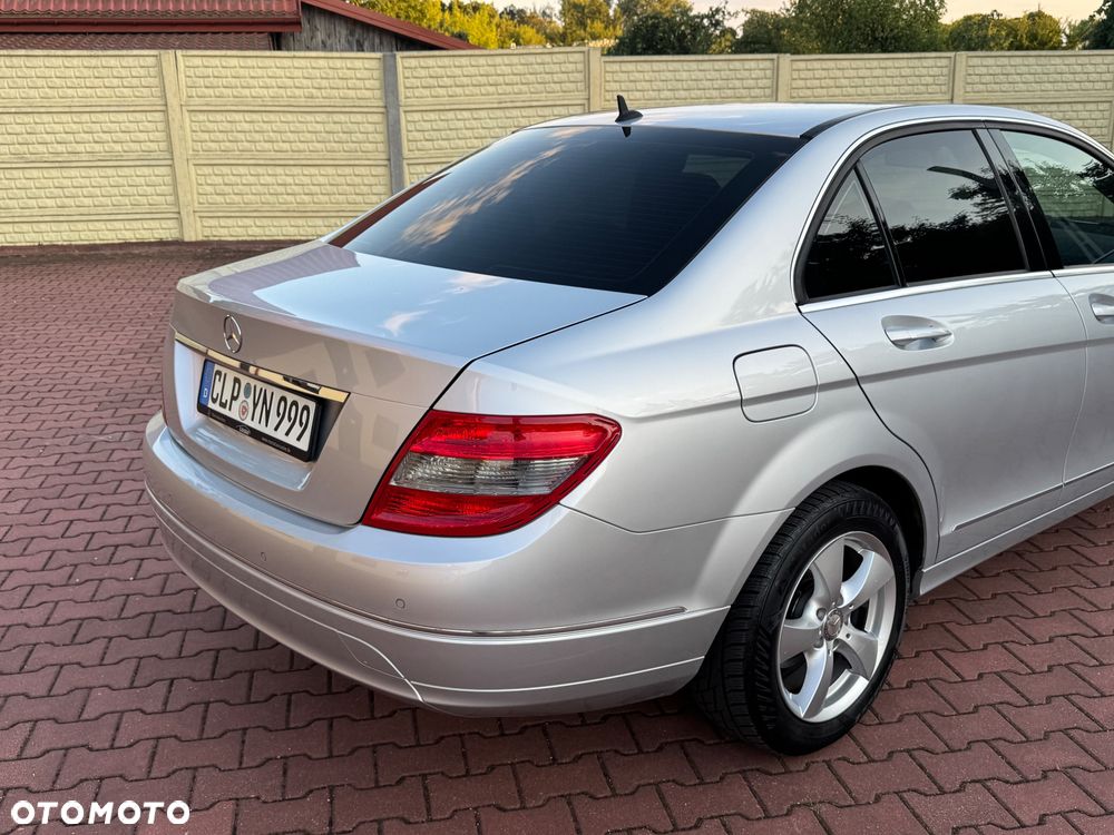 Mercedes-Benz Klasa C 180 CGI Automatik BlueEFFICIENCY Avantgarde - 19