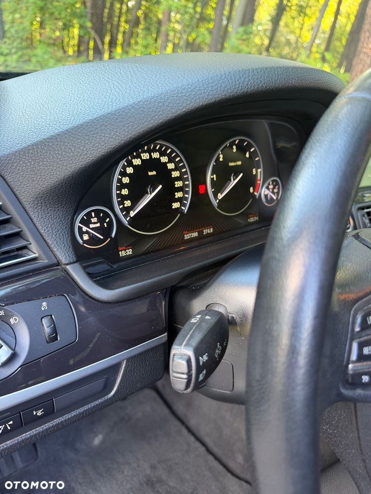 BMW Seria 5 525d - 11