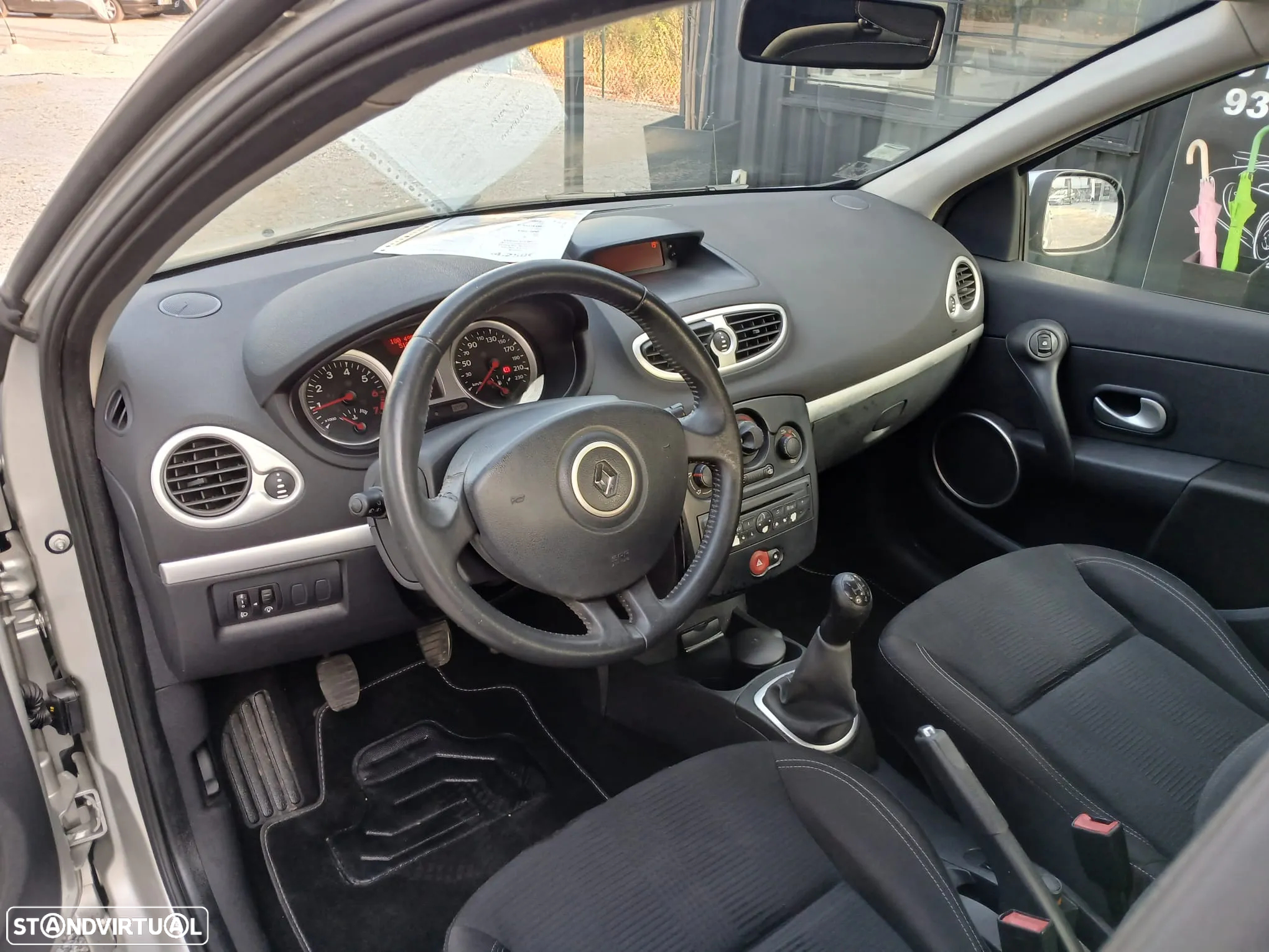 Renault Clio 1.2 16V Confort - 2