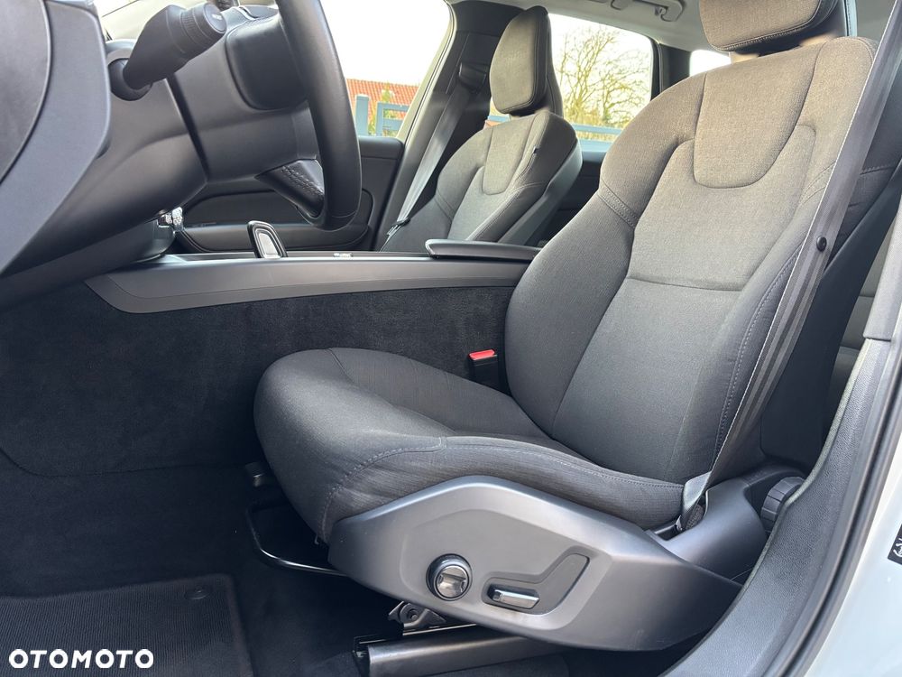 Volvo XC 60 B4 B Momentum Pro - 20