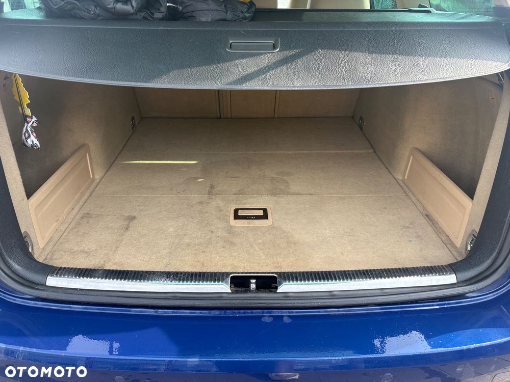 Volkswagen Passat - 11