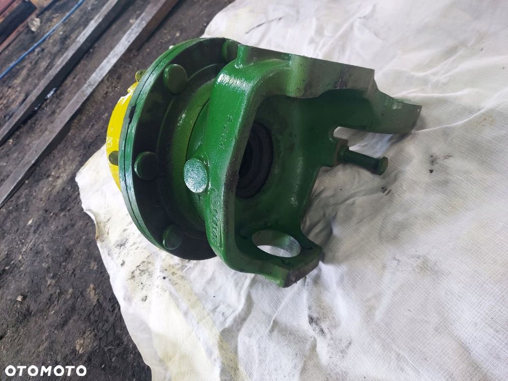 ZWOLNICA ZWROTNICA PRAWA PRZÓD PRZEDNIA JOHN DEERE 6110R - 3