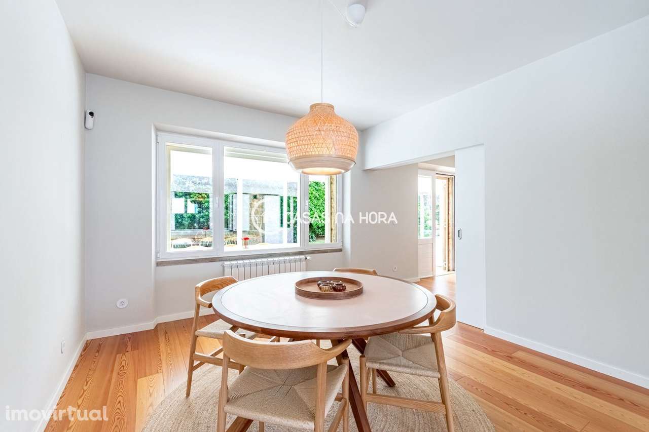 Moradia com piscina no centro de Carcavelos - Grande imagem: 4/24