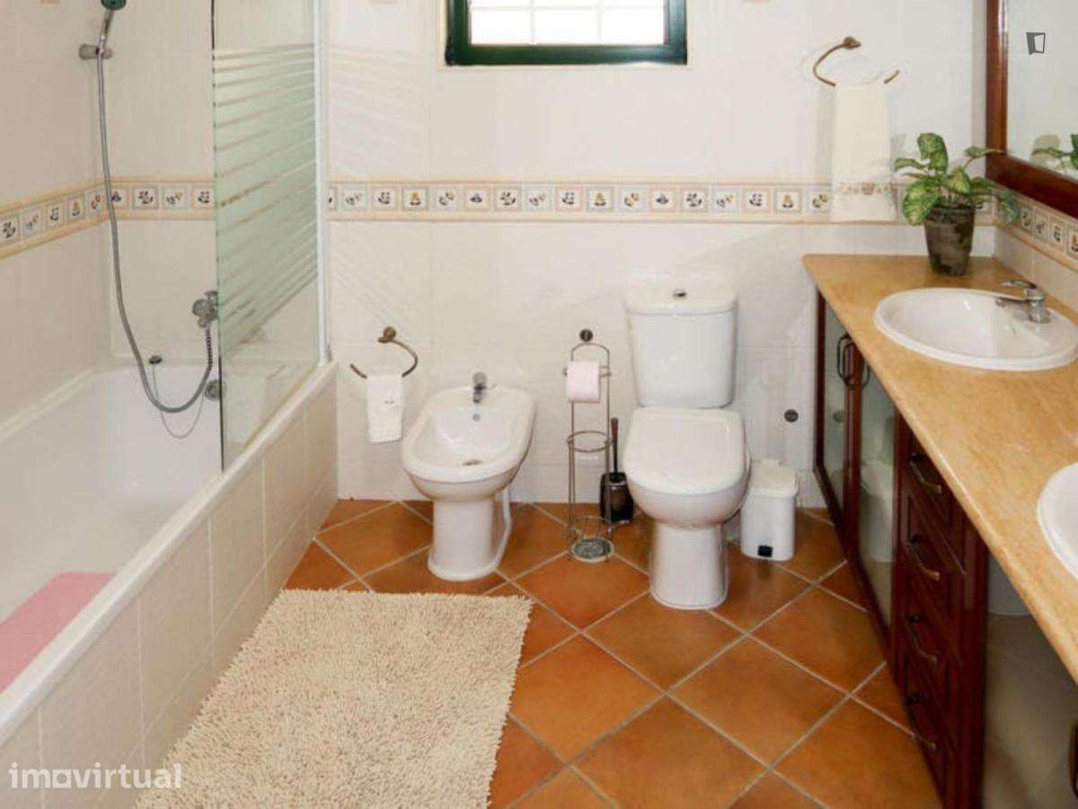 Quarto - localizado em Faro - Grande imagem: 3/14