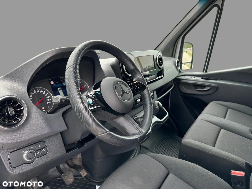 Mercedes-Benz Sprinter - 9