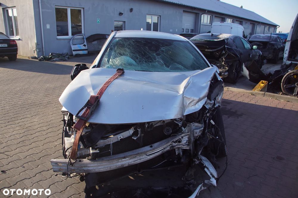 Auto na części - Toyota Corolla E21 1.8 HYBRID 122 KM 2ZR-FXE CVT 1J6 2019R Silnik Skrzynia Drzwi Lusterko Zderzak Klapa Lampa Szyba Klamka Deska Kokpit Sterownik Moduł Czujnik Licznik Wyświetlacz Panel Kierownica - 2