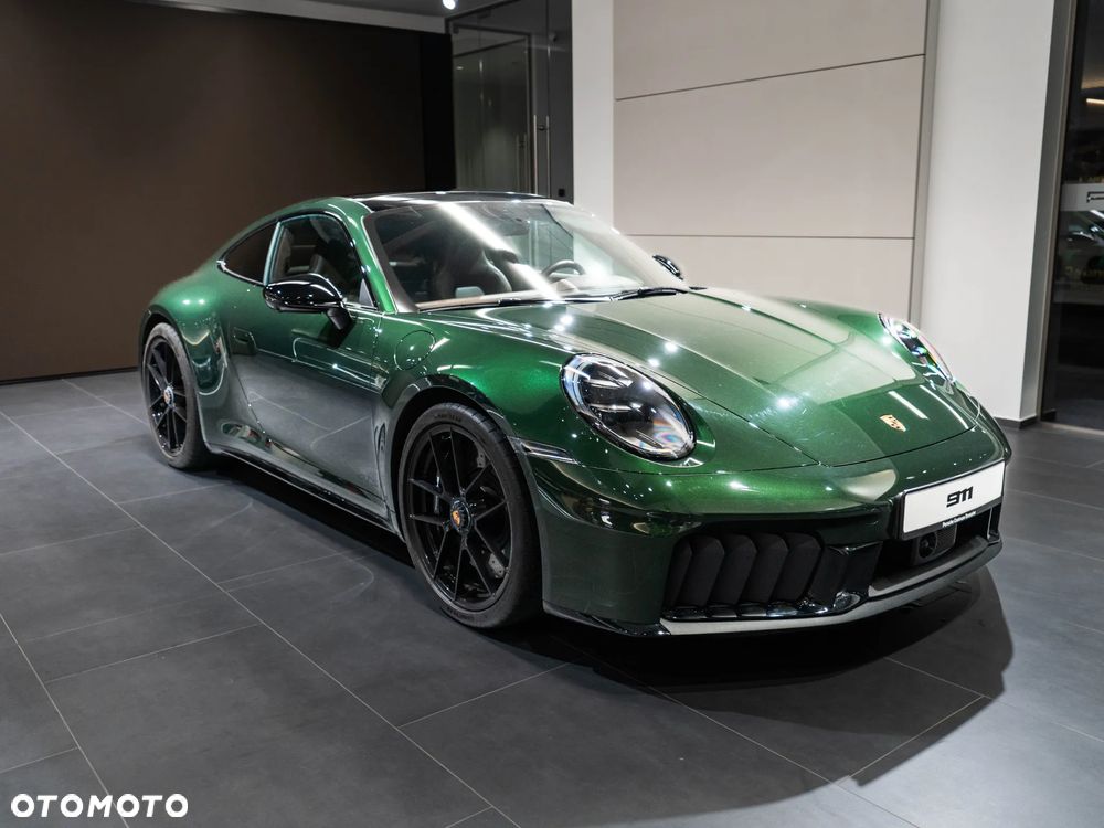 Porsche 911 Carrera T-Hybrid 4 GTS - 8