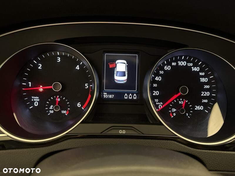 Volkswagen Passat - 14