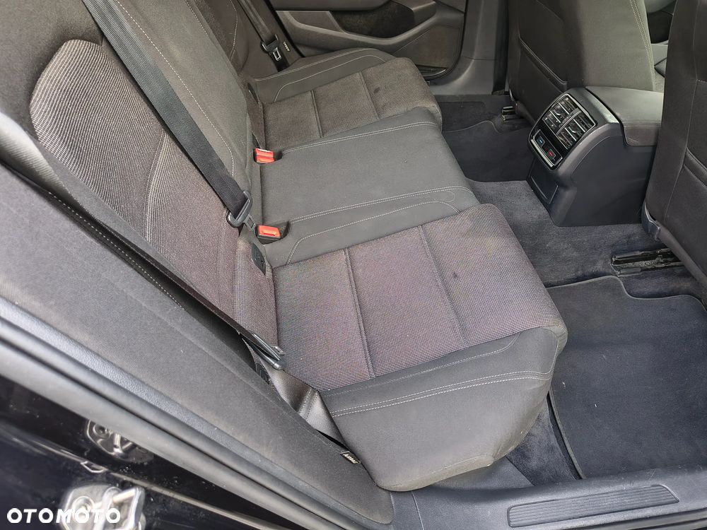 Volkswagen Passat - 19