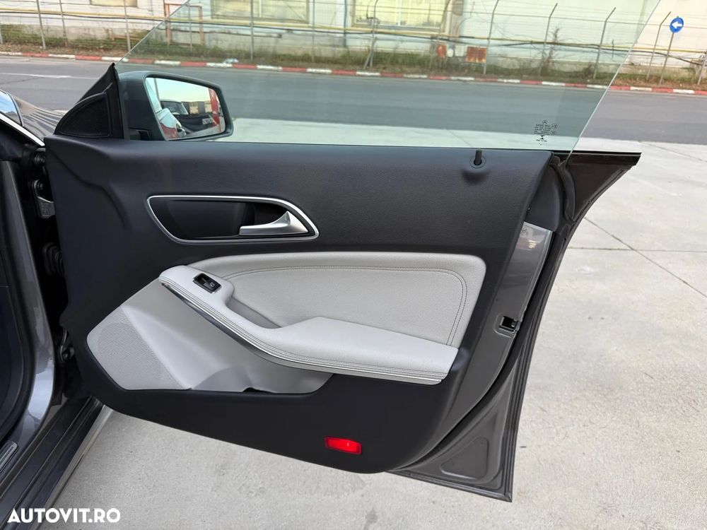 Mercedes-Benz CLA 200 CDI 7G-DCT Urban - 38
