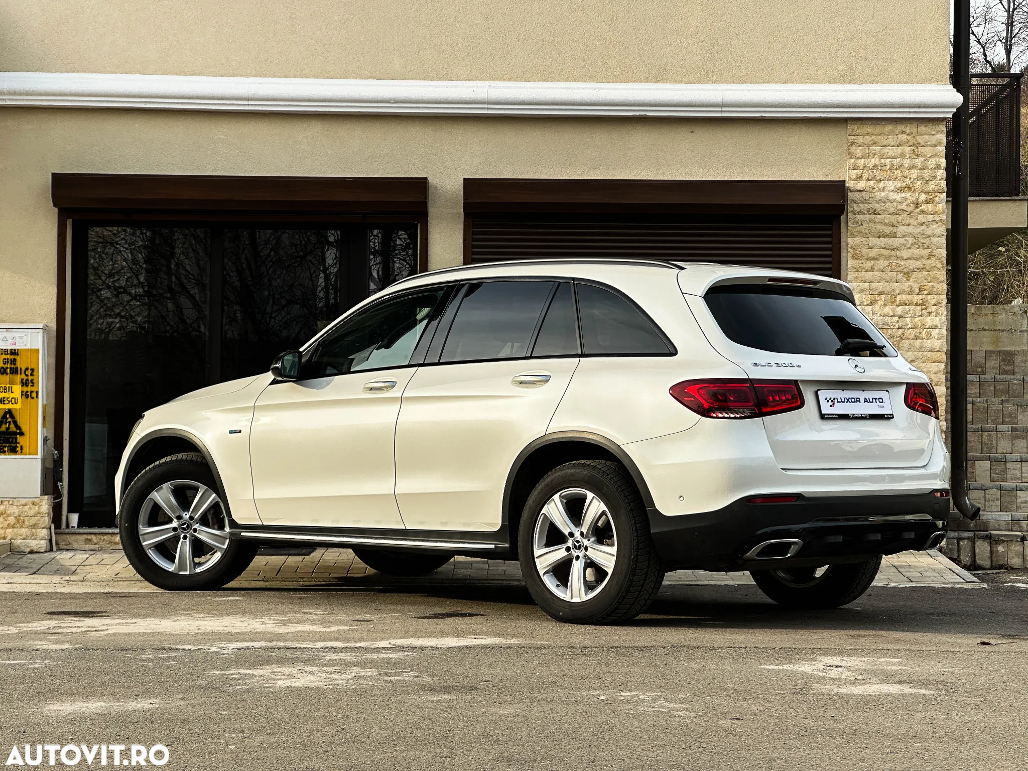 Mercedes-Benz GLC 300 e 4Matic 9G-TRONIC - 8
