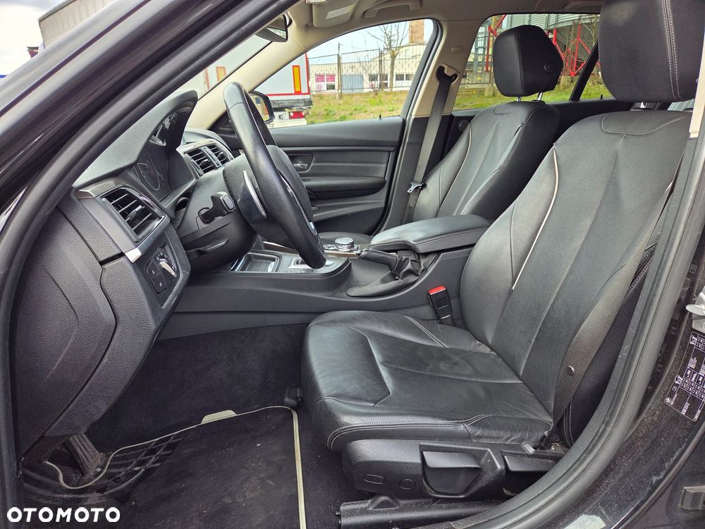 BMW Seria 3 330d Sport-Aut Blue Performance Modern Line - 13