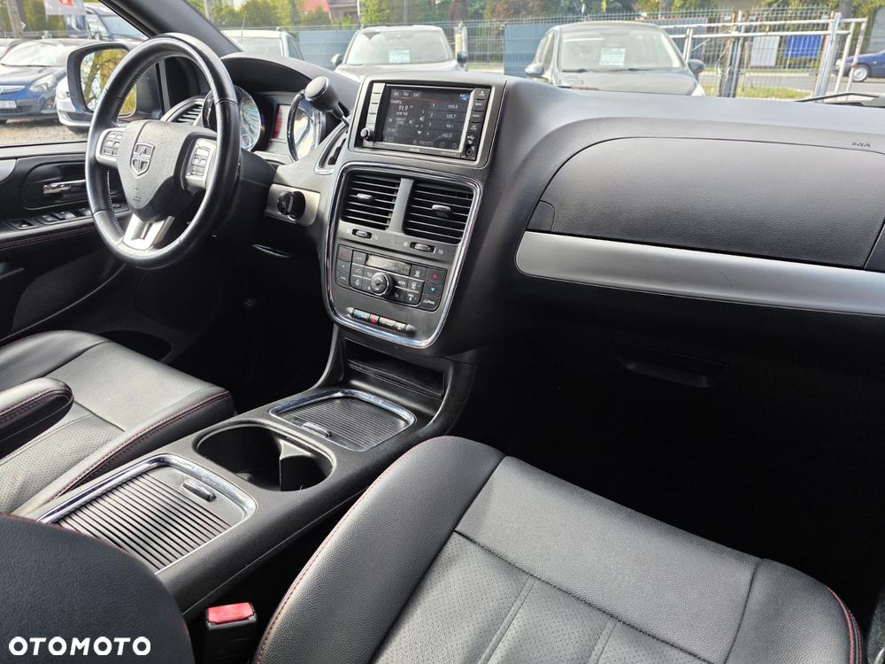 Dodge Grand Caravan - 18