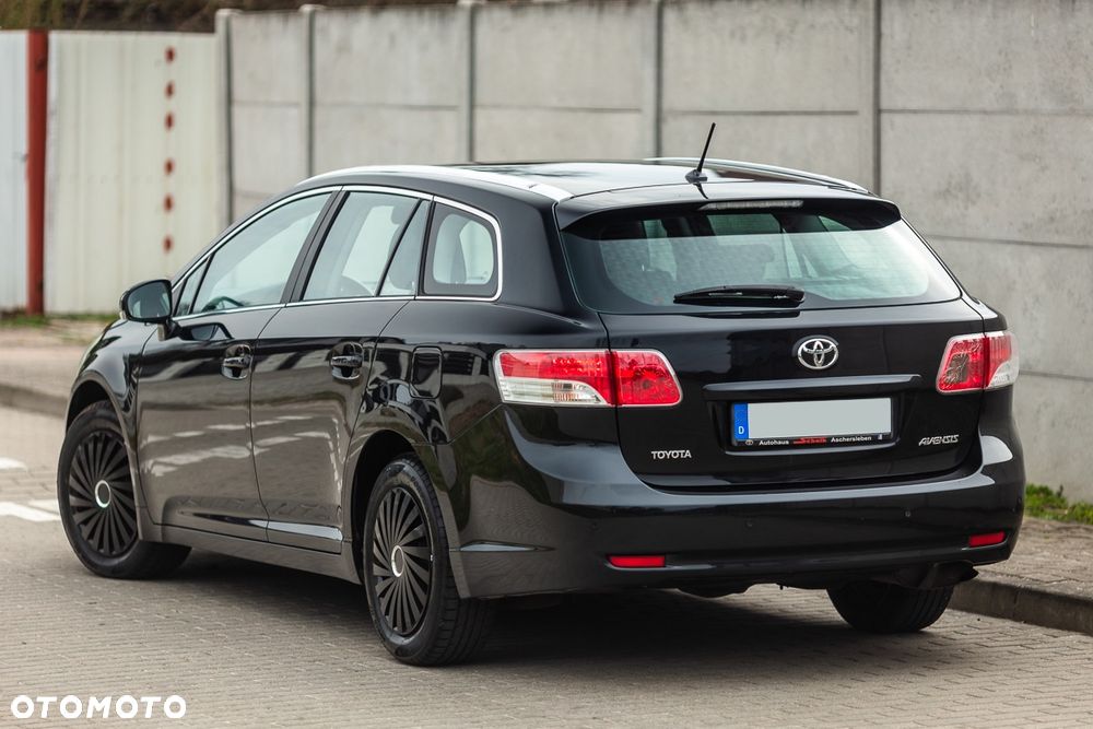 Toyota Avensis 1.8 Comfort - 10