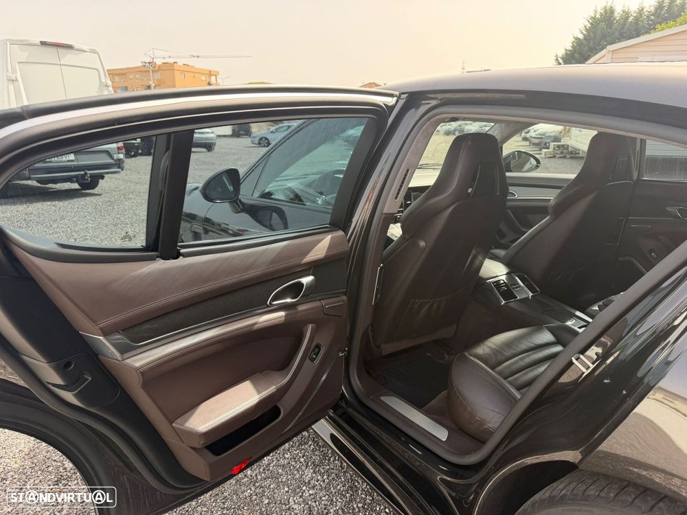 Porsche Panamera Turbo PDK - 12