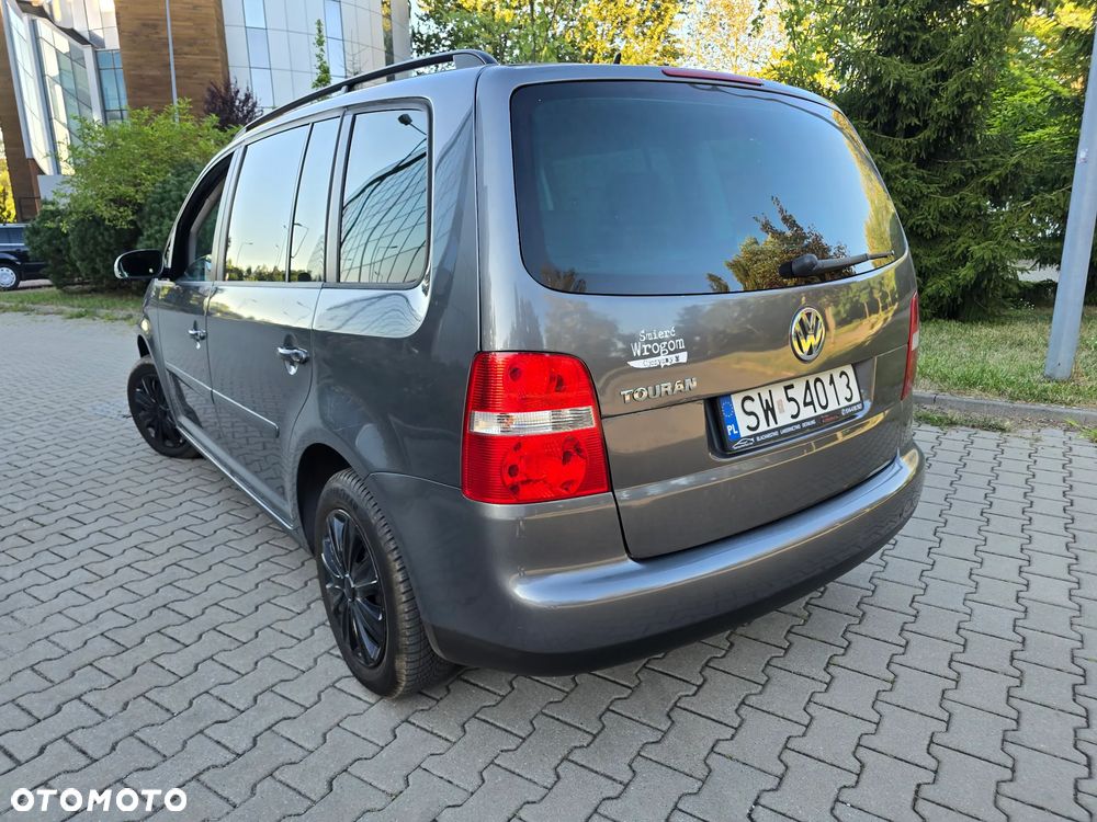 Volkswagen Touran 1.6 FSI - 16