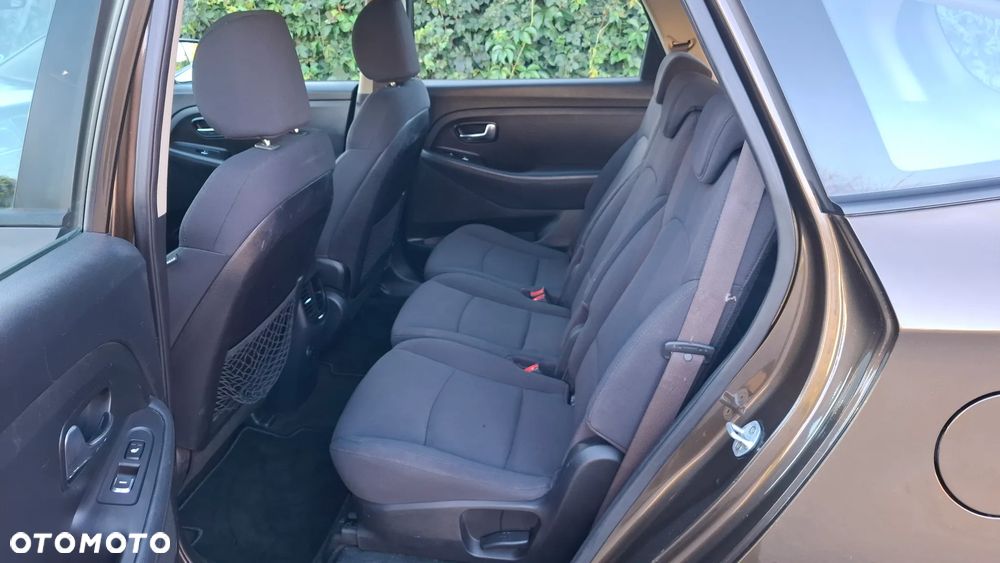 Kia Carens 1.6 GDI Dream Team Edition - 14