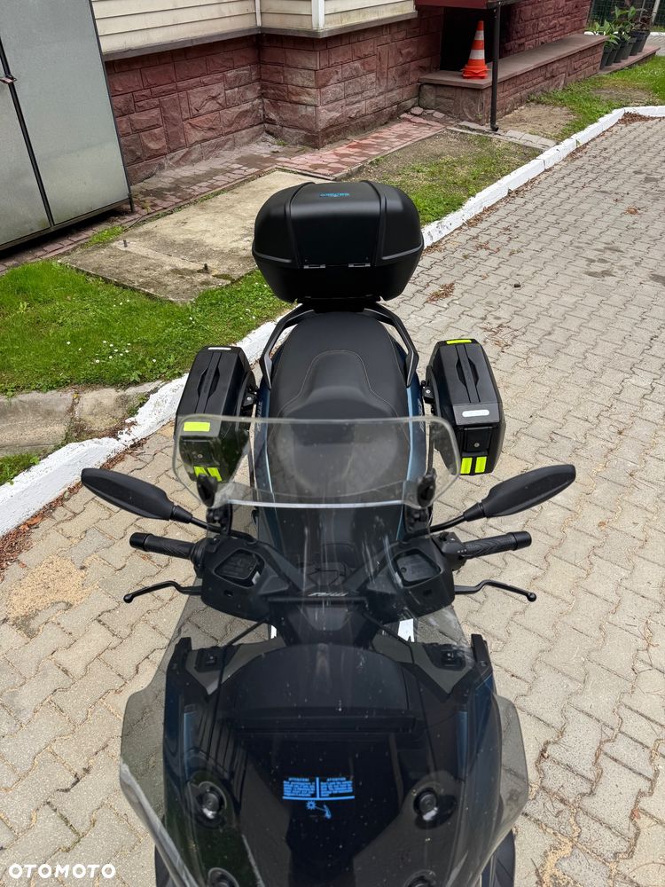 Piaggio MP-3 - 13