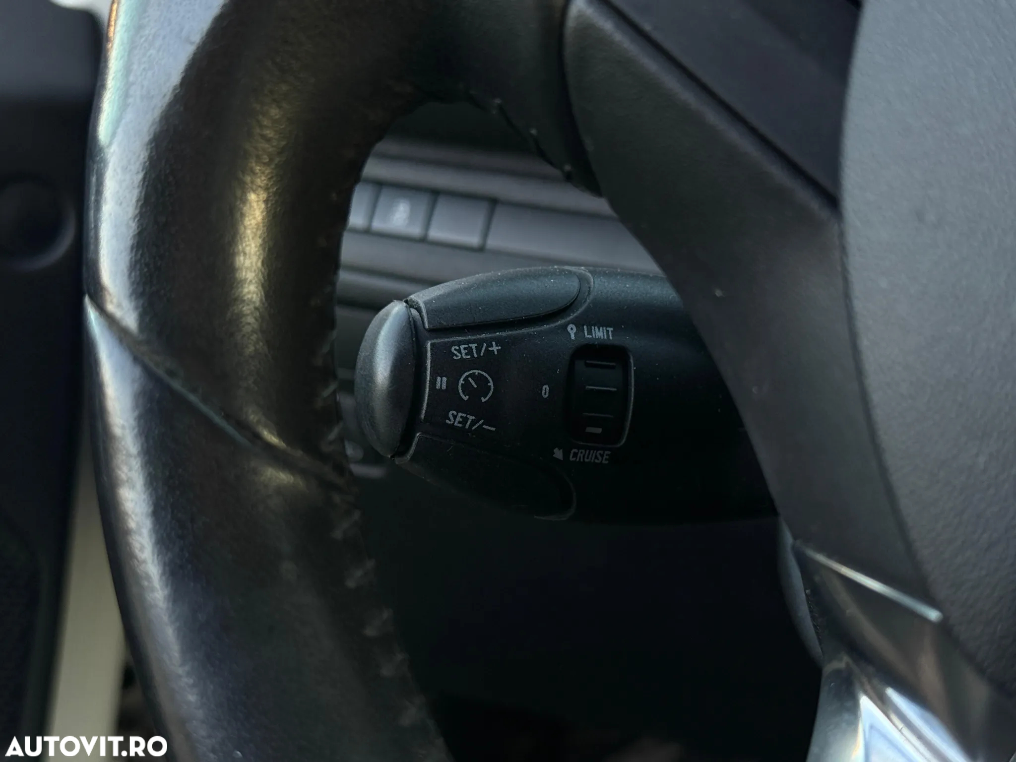 Peugeot 208 1.6 e-HDi FAP STT Allure - 4