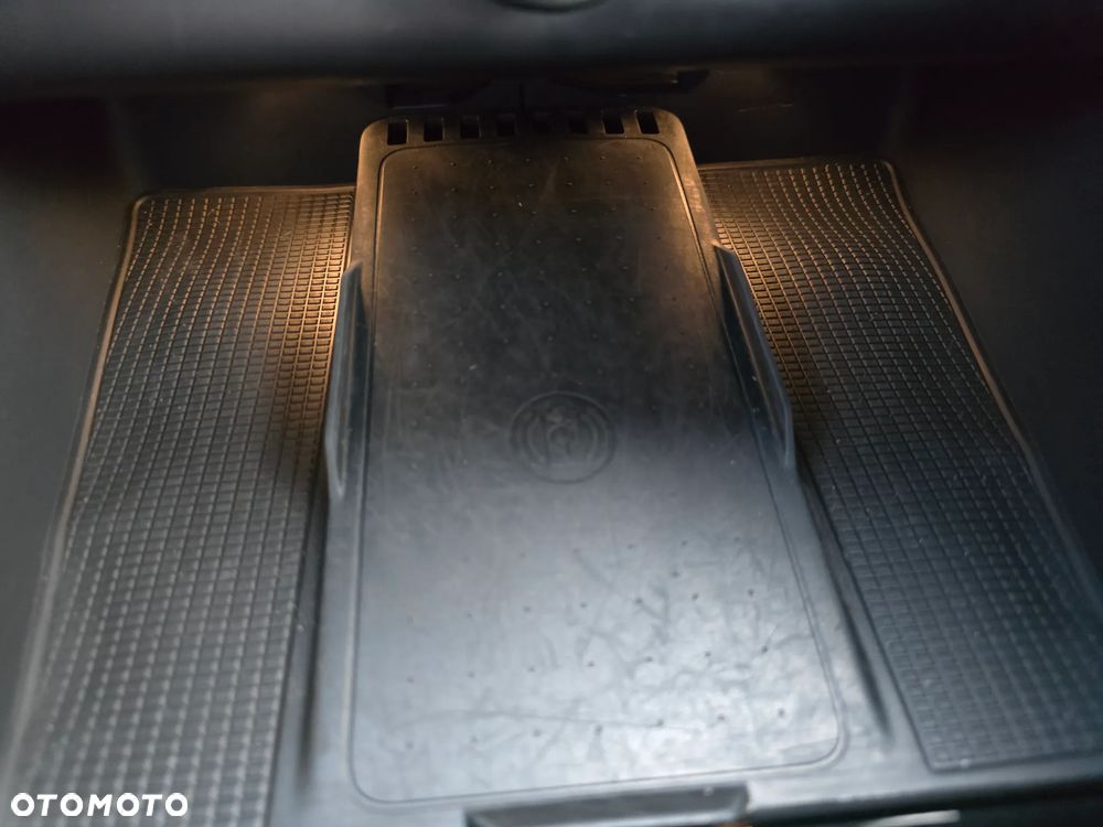 Volvo XC 40 B4 B DKG Plus Dark - 25