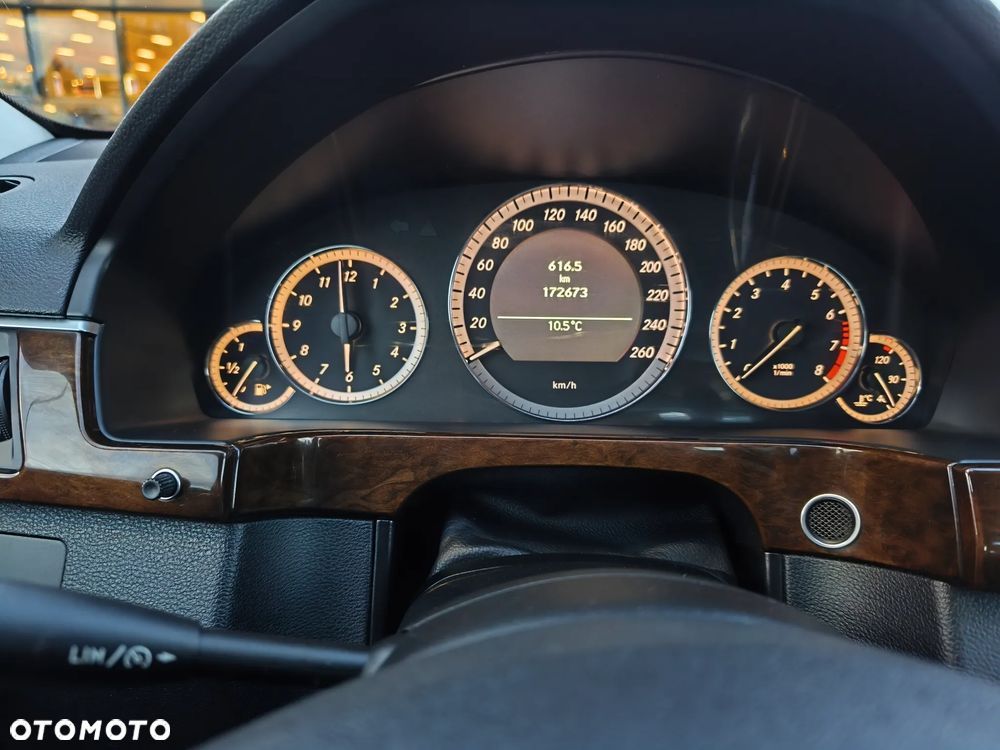 Mercedes-Benz Klasa E 200 CGI BlueEffICIENCY Elegance - 31