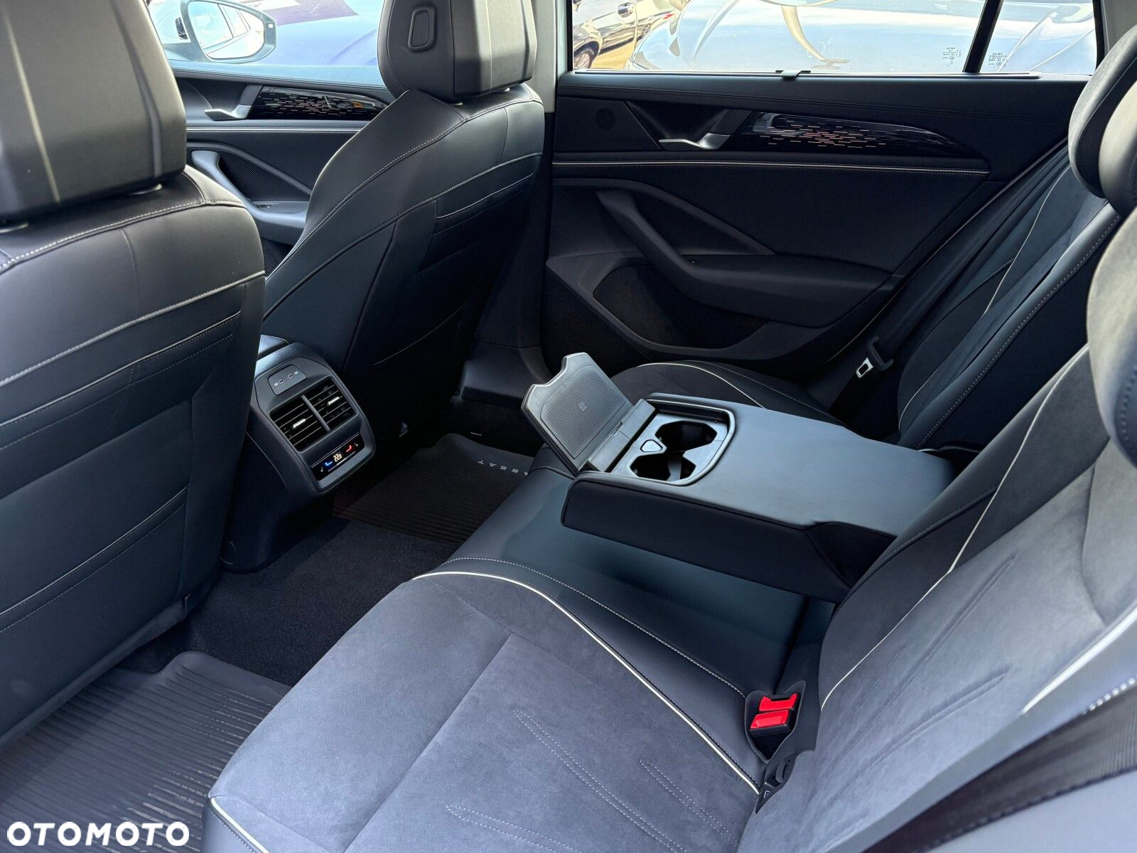 Volkswagen Passat - 13