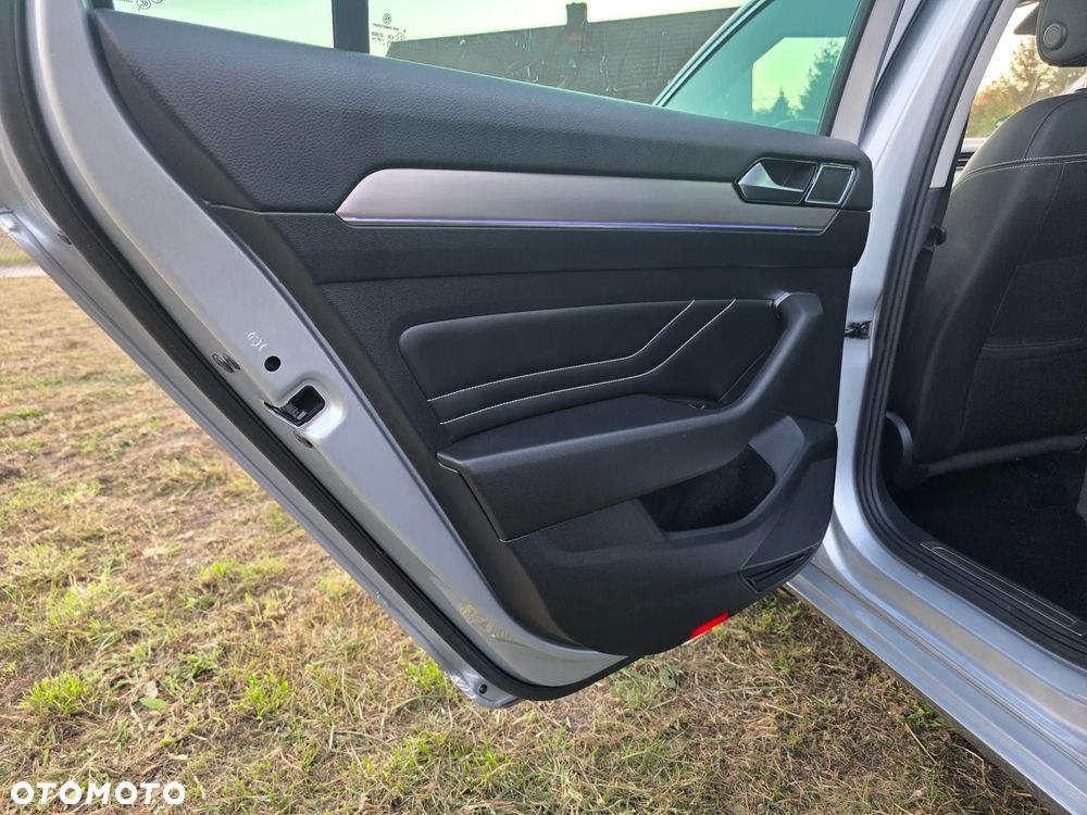 Volkswagen Passat 2.0 TDI SCR Style DSG - 23