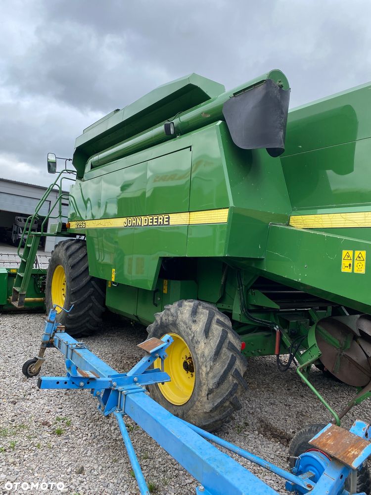 John Deere 2256 - 6