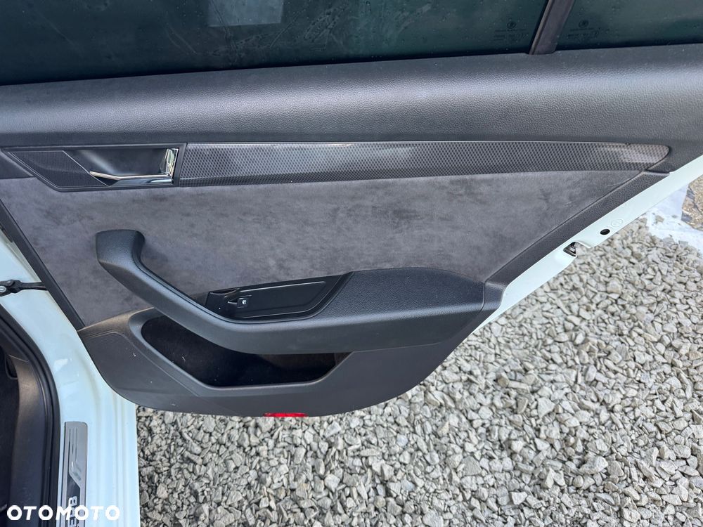 Skoda Superb 2.0 TSI 4x4 DSG SportLine - 27