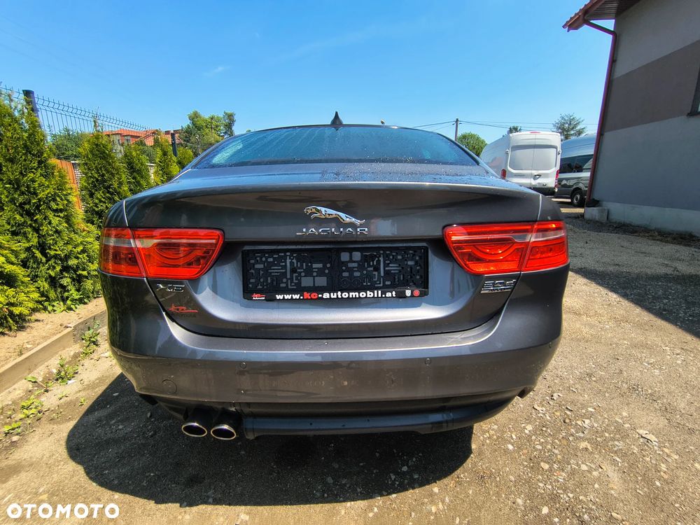 Jaguar XE 2.0 D AWD Prestige - 12