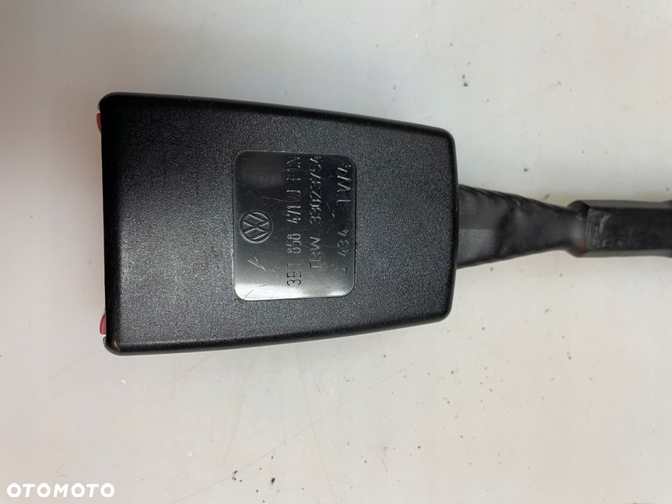ZAPINKA PASA LEWY PRZÓD PASSAT B5 FL 3B0858471J - 2