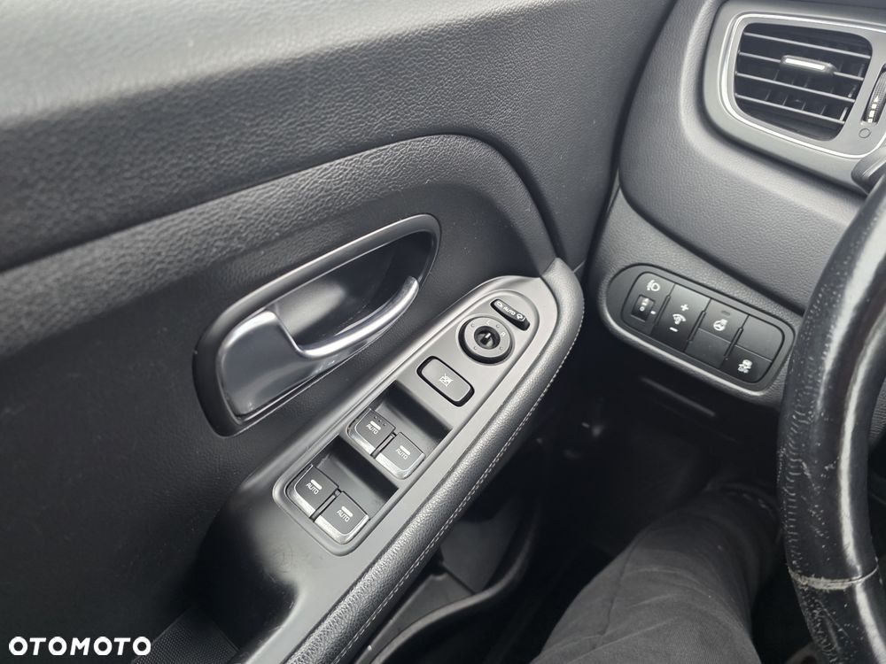 Kia Carens 1.7 CRDi 136 Fifa World Cup Edition - 12
