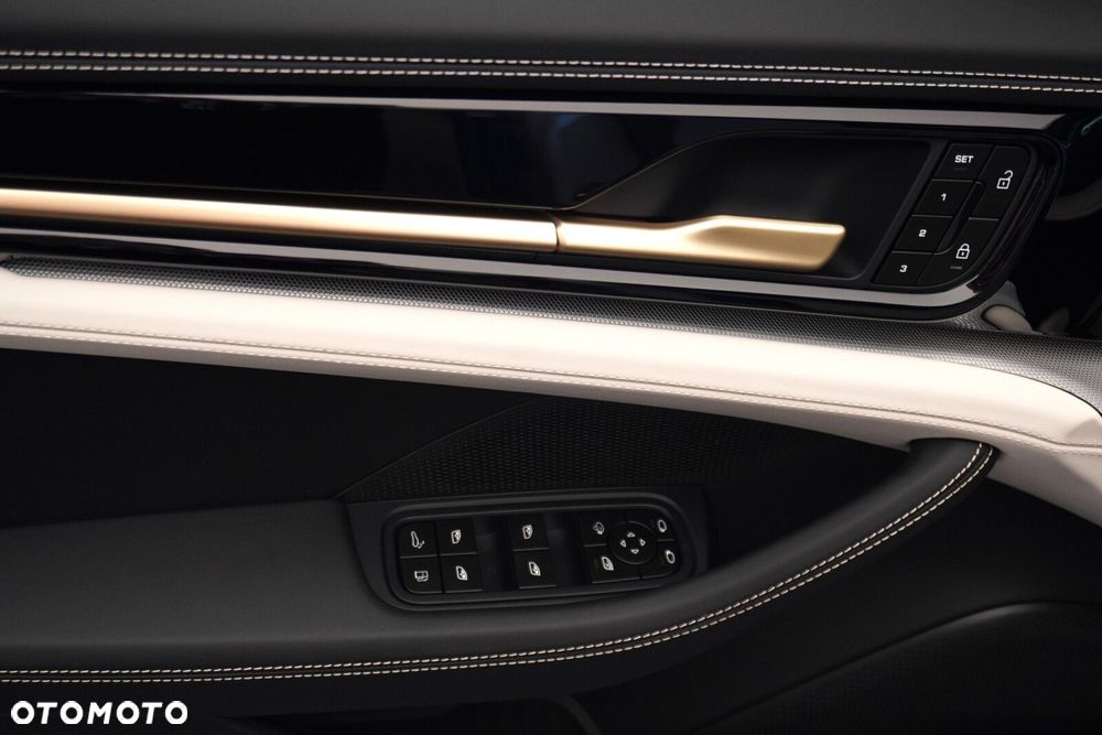 Porsche Panamera - 13