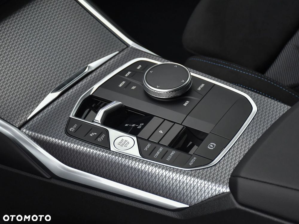 BMW Seria 3 320i xDrive - 24