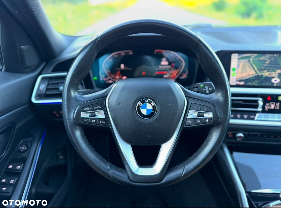 BMW Seria 3 330i - 34