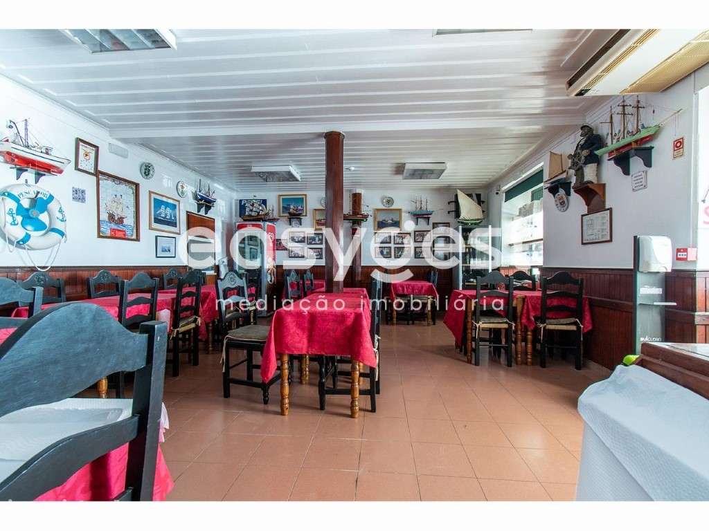 Restaurante frente rio, junto à Marina de Vila Real de Santo António - Grande imagem: 2/15