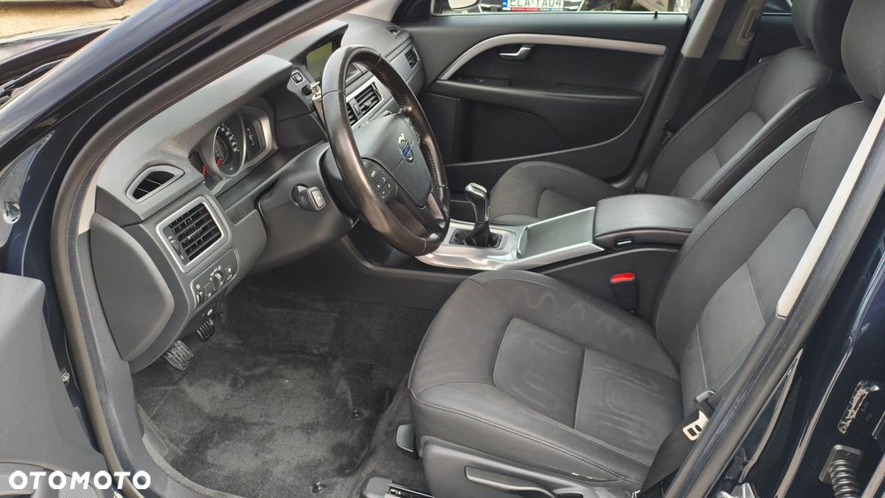 Volvo V70 D2 Momentum - 28