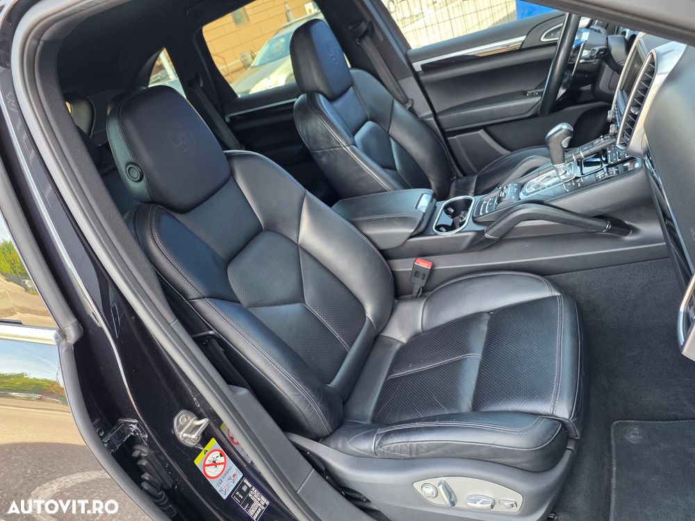 Porsche Cayenne 3.0 L - 7